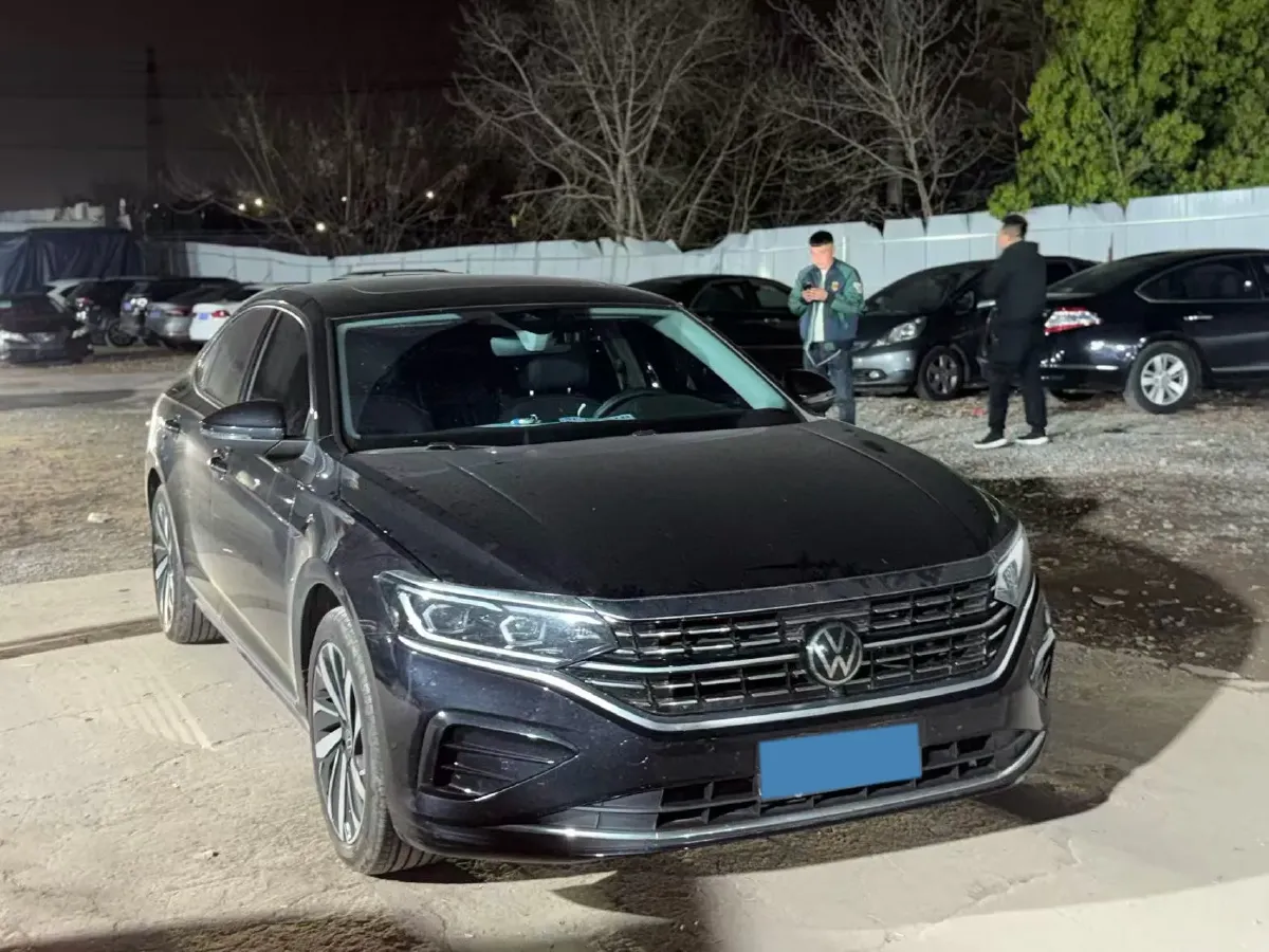 2024 Volkswagen Passat 2.0T 220HP L4 7DCT,autocango,china used car exporter,china ev exporter,chinese used car exporter,chinese used ev exporter