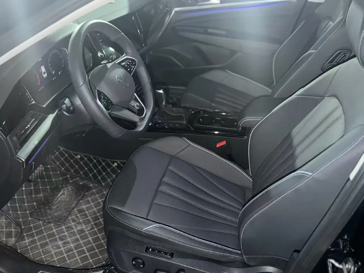 2024 Volkswagen Passat 2.0T 220HP L4 7DCT,autocango,china used car exporter,china ev exporter,chinese used car exporter,chinese used ev exporter