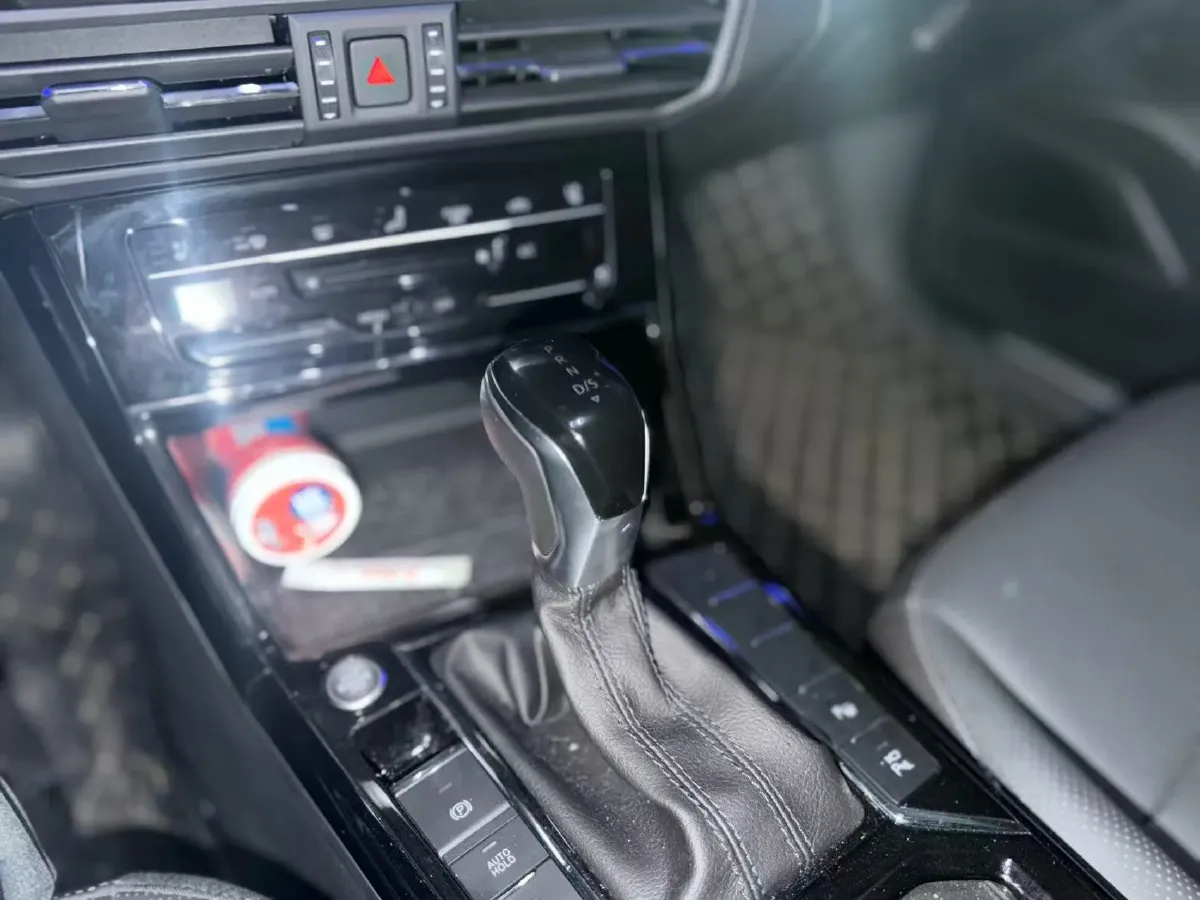 2024 Volkswagen Passat 2.0T 220HP L4 7DCT,autocango,china used car exporter,china ev exporter,chinese used car exporter,chinese used ev exporter