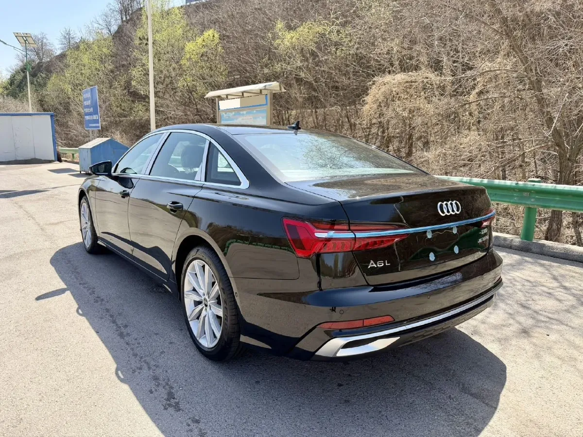 2024 Audi A6L 2.0T 245HP L4 7DCT,autocango,china used car exporter,china ev exporter,chinese used car exporter,chinese used ev exporter