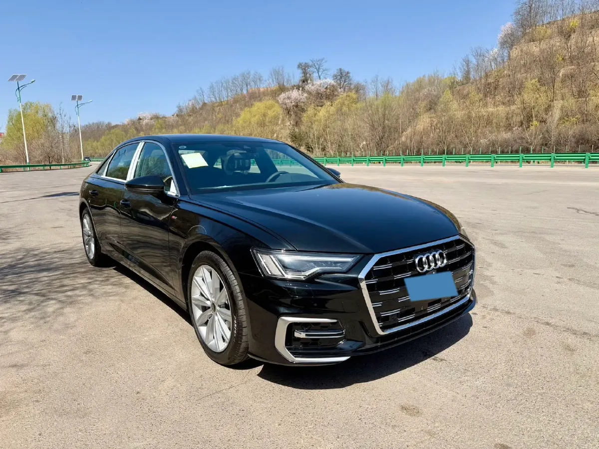 2024 Audi A6L 2.0T 245HP L4 7DCT,autocango,china used car exporter,china ev exporter,chinese used car exporter,chinese used ev exporter