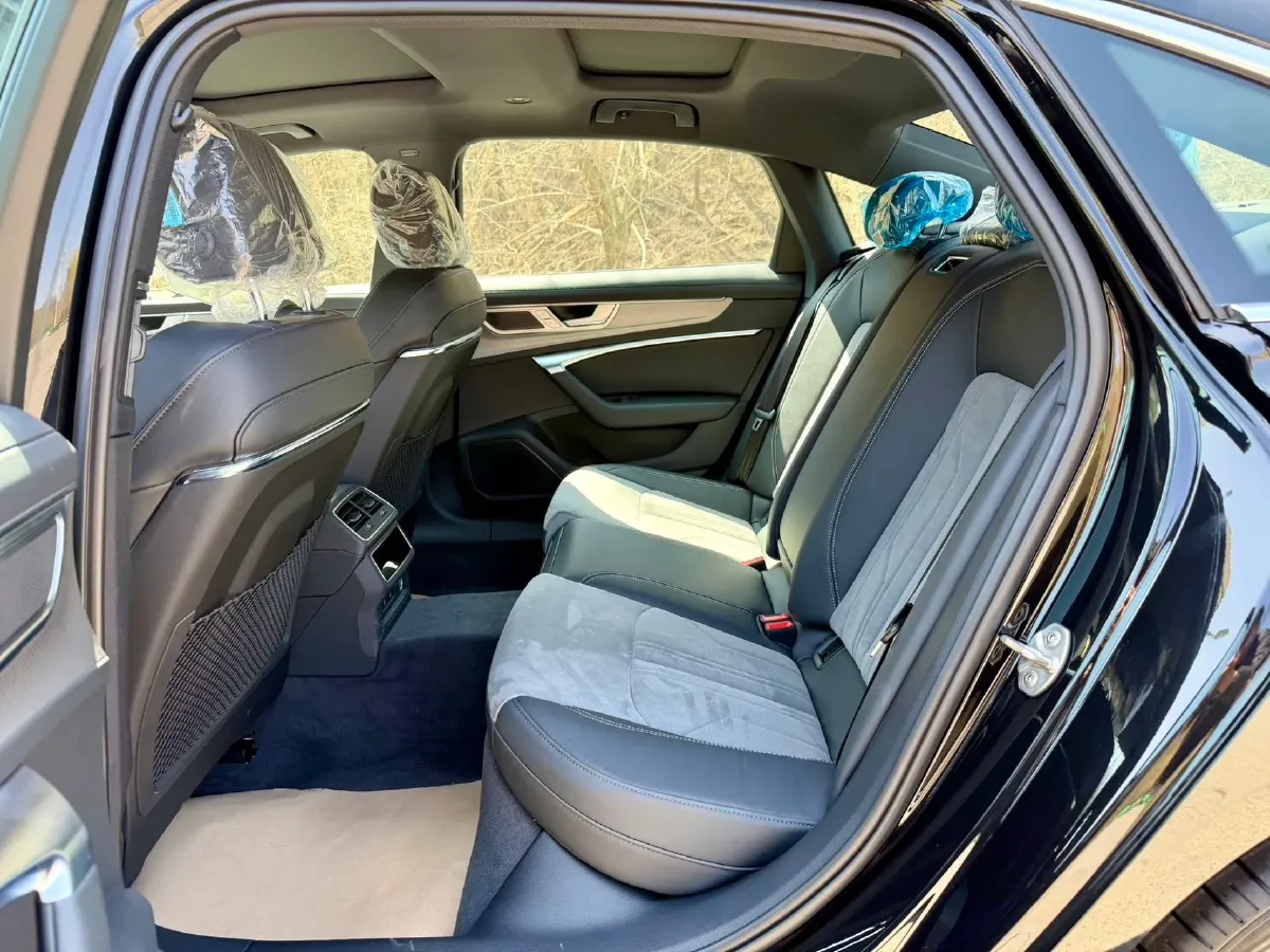 2024 Audi A6L 2.0T 245HP L4 7DCT,autocango,china used car exporter,china ev exporter,chinese used car exporter,chinese used ev exporter