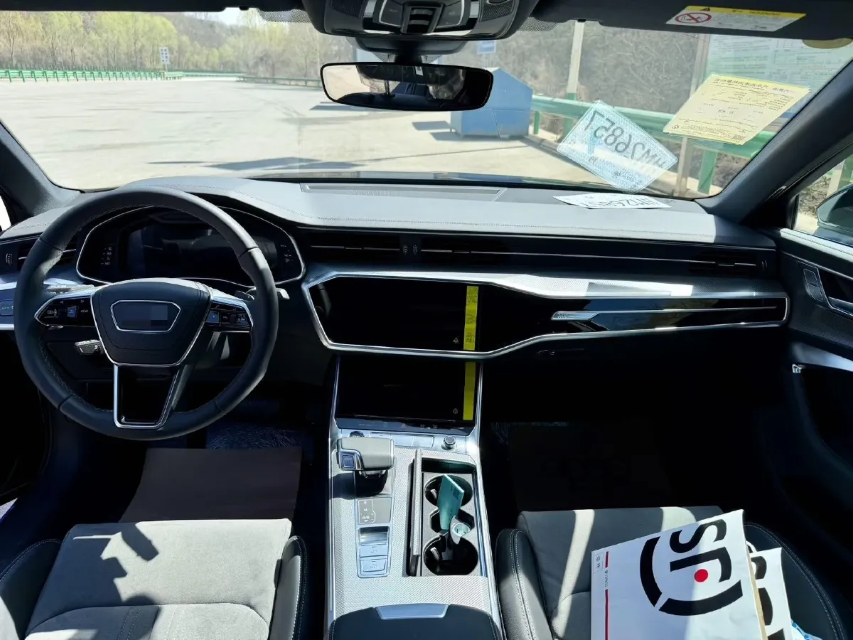 2024 Audi A6L 2.0T 245HP L4 7DCT,autocango,china used car exporter,china ev exporter,chinese used car exporter,chinese used ev exporter