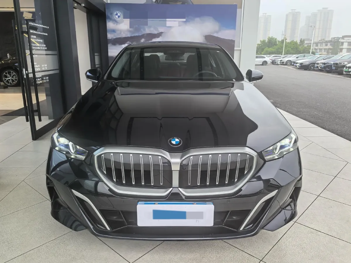 2025 BMW 5 Series 2.0T 258HP L4 8AT,autocango,china used car exporter,china ev exporter,chinese used car exporter,chinese used ev exporter