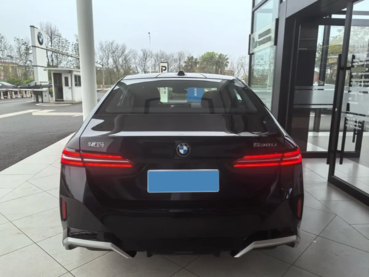 2025 BMW 5 Series 2.0T 258HP L4 8AT,autocango,china used car exporter,china ev exporter,chinese used car exporter,chinese used ev exporter