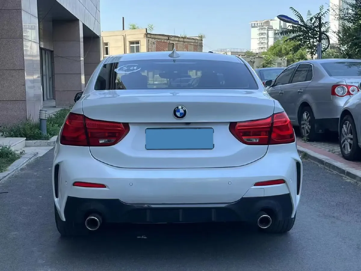 2021 BMW 1 Series 2.0T 192HP L4 7DCT,autocango,china used car exporter,china ev exporter,chinese used car exporter,chinese used ev exporter