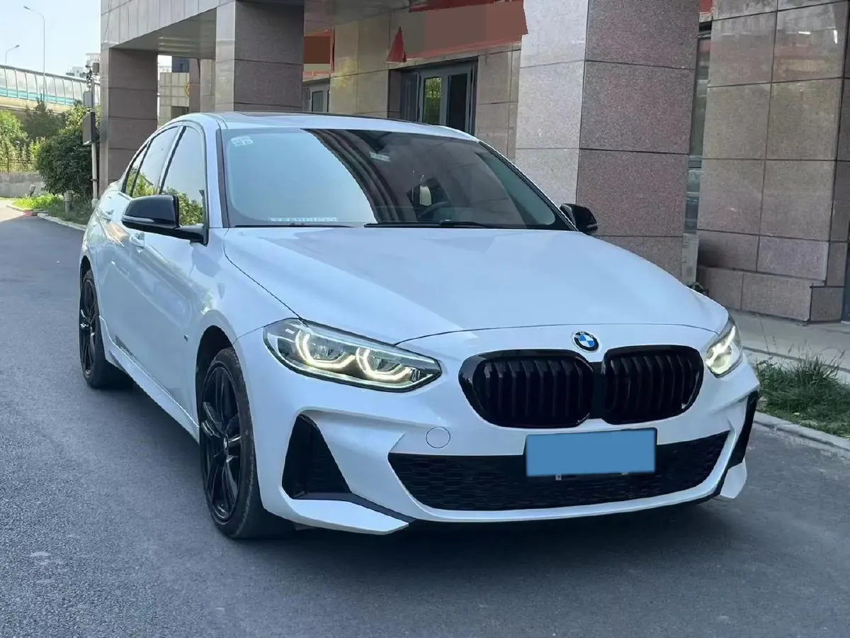 2021 BMW 1 Series 2.0T 192HP L4 7DCT,autocango,china used car exporter,china ev exporter,chinese used car exporter,chinese used ev exporter