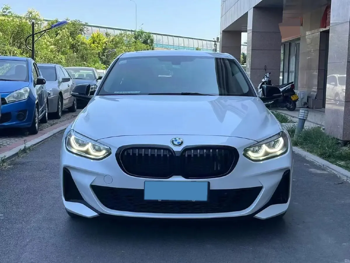 2021 BMW 1 Series 2.0T 192HP L4 7DCT,autocango,china used car exporter,china ev exporter,chinese used car exporter,chinese used ev exporter