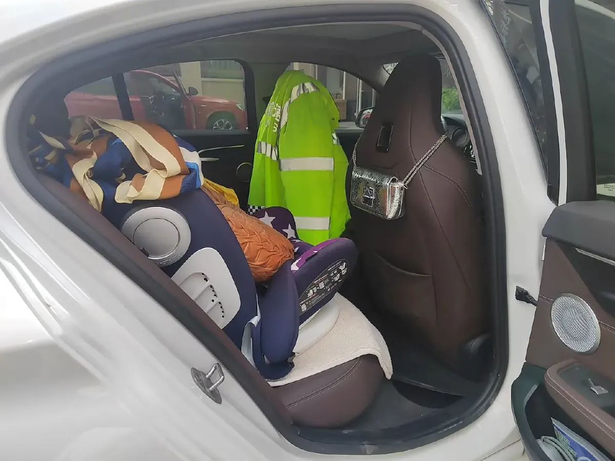 2021 BMW 1 Series 2.0T 192HP L4 7DCT,autocango,china used car exporter,china ev exporter,chinese used car exporter,chinese used ev exporter