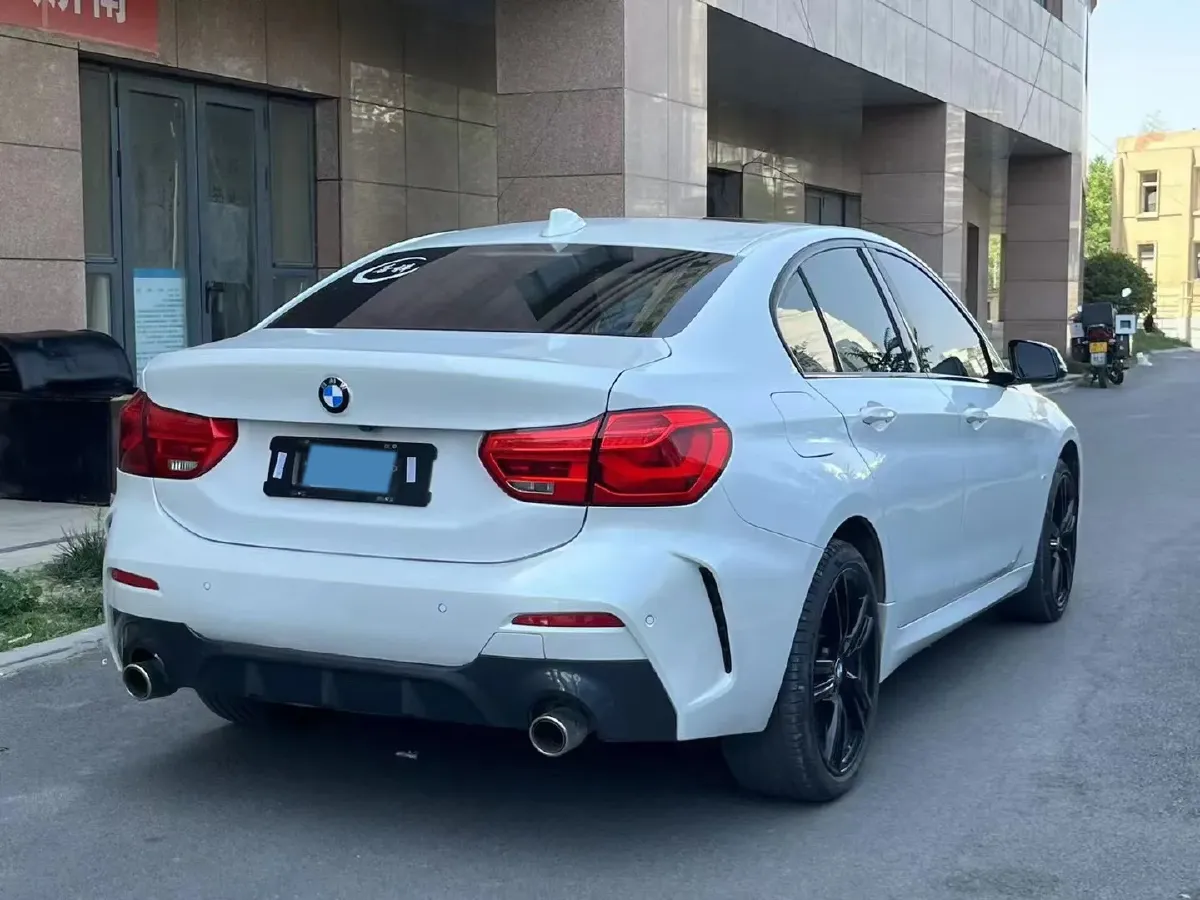 2021 BMW 1 Series 2.0T 192HP L4 7DCT,autocango,china used car exporter,china ev exporter,chinese used car exporter,chinese used ev exporter