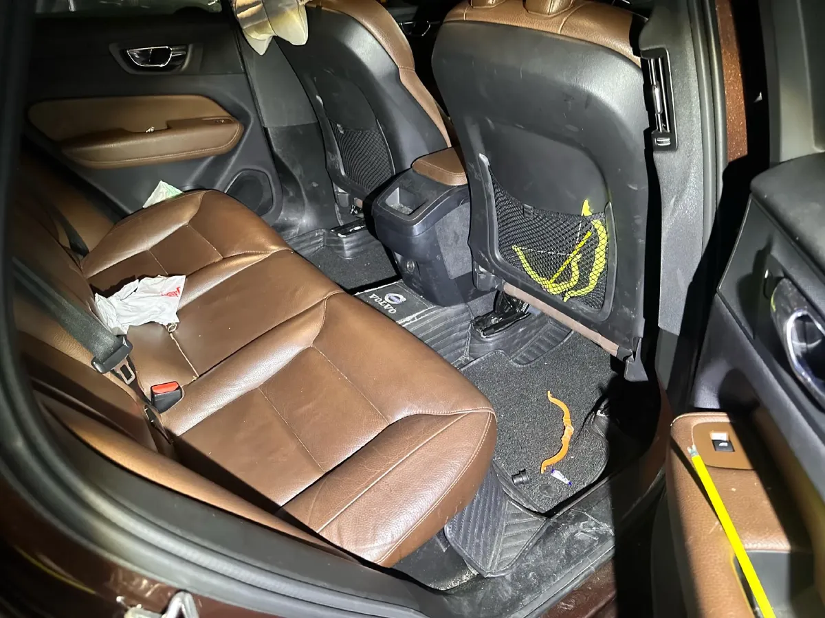 2020 Volvo XC60 2.0T 254HP L4 8AT,autocango,china used car exporter,china ev exporter,chinese used car exporter,chinese used ev exporter