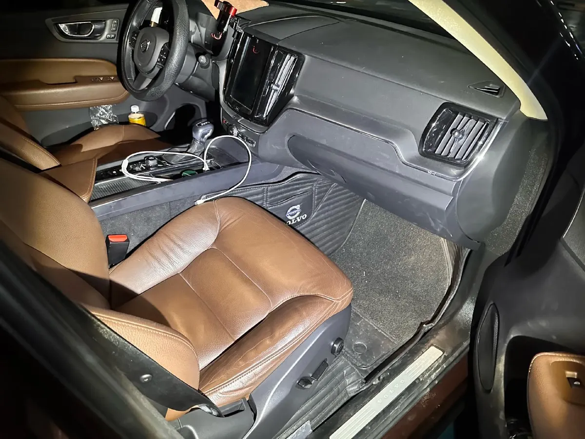 2020 Volvo XC60 2.0T 254HP L4 8AT,autocango,china used car exporter,china ev exporter,chinese used car exporter,chinese used ev exporter