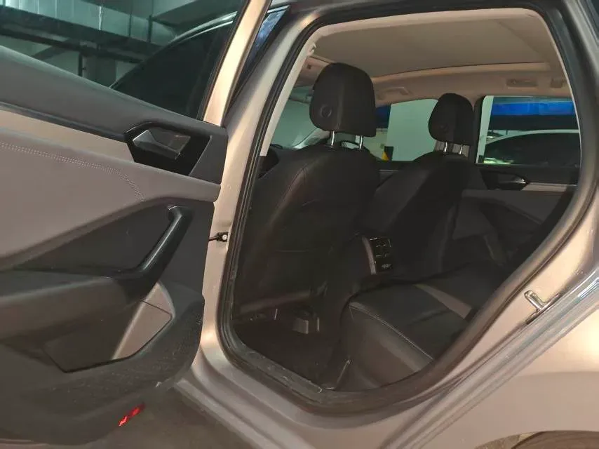 2019 Jeep Renegade 1.3T 173HP L4 7DCT,autocango,china used car exporter,china ev exporter,chinese used car exporter,chinese used ev exporter