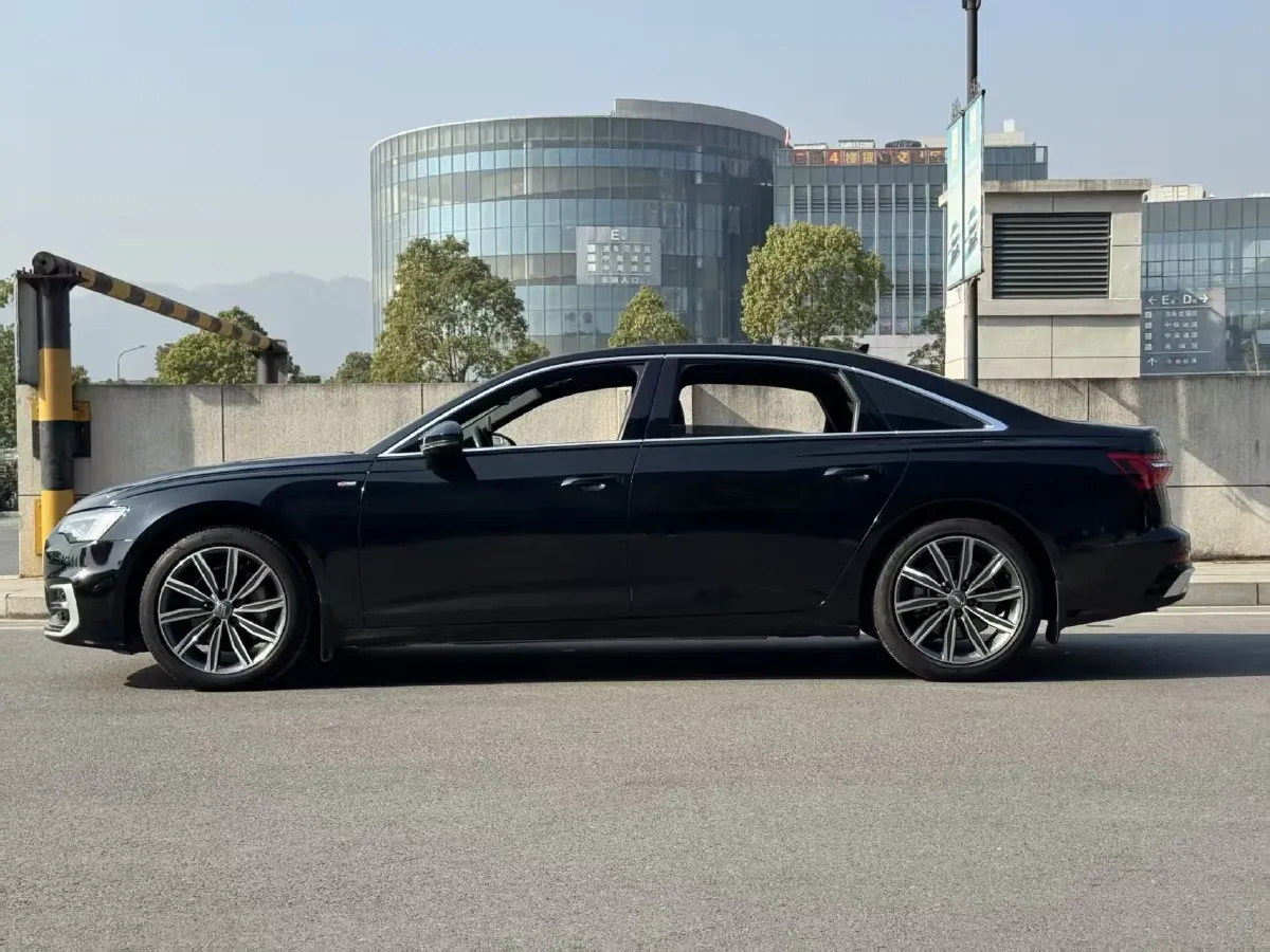 2021 Audi A6L 2.0T 224HP L4 7DCT,autocango,china used car exporter,china ev exporter,chinese used car exporter,chinese used ev exporter