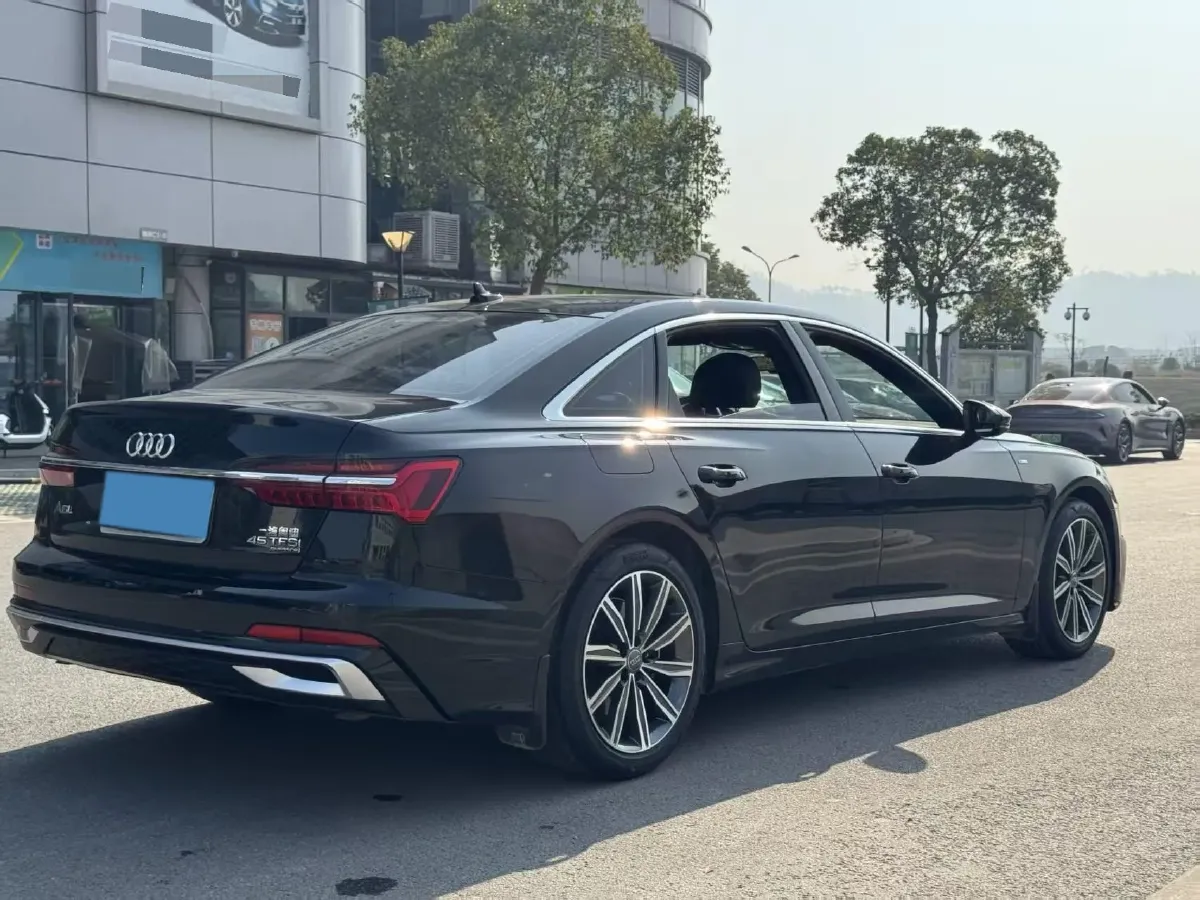 2021 Audi A6L 2.0T 224HP L4 7DCT,autocango,china used car exporter,china ev exporter,chinese used car exporter,chinese used ev exporter