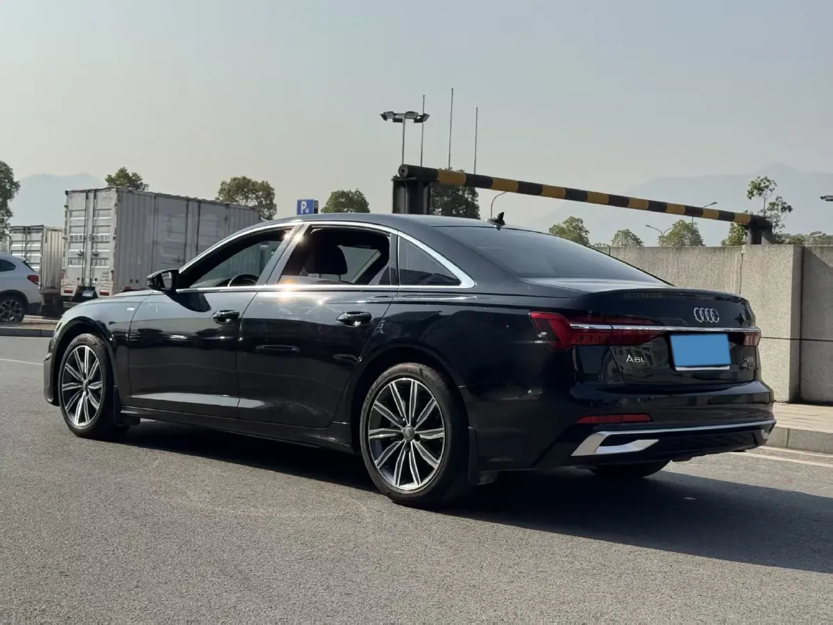 2021 Audi A6L 2.0T 224HP L4 7DCT,autocango,china used car exporter,china ev exporter,chinese used car exporter,chinese used ev exporter