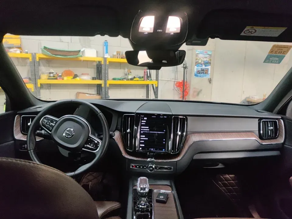 2022 Volvo XC60 2.0T 250HP L4 8AT,autocango,china used car exporter,china ev exporter,chinese used car exporter,chinese used ev exporter