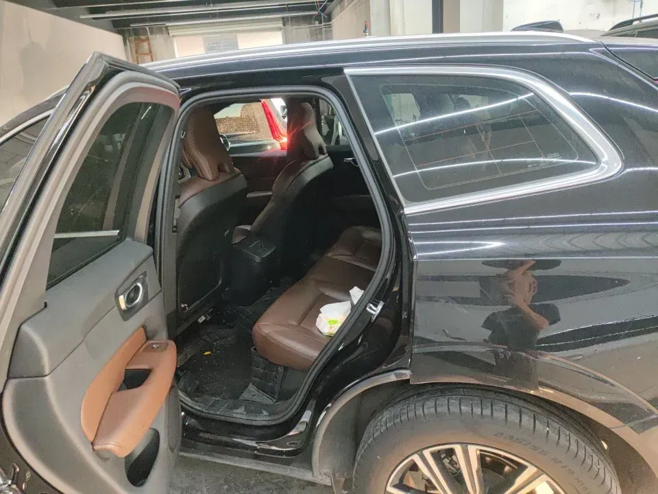 2022 Volvo XC60 2.0T 250HP L4 8AT,autocango,china used car exporter,china ev exporter,chinese used car exporter,chinese used ev exporter