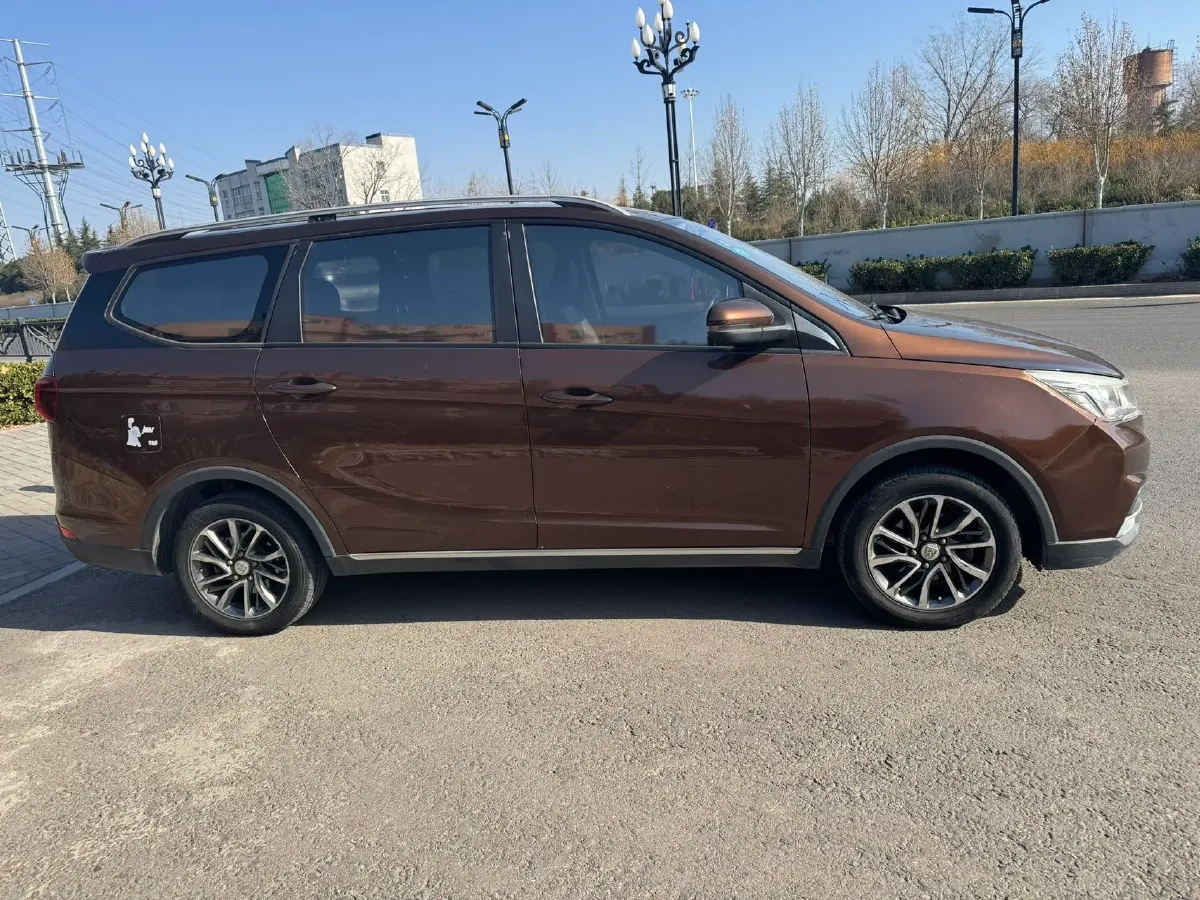2019 BaoJun 730 1.5L 112HP L4 6MT,autocango,china used car exporter,china ev exporter,chinese used car exporter,chinese used ev exporter