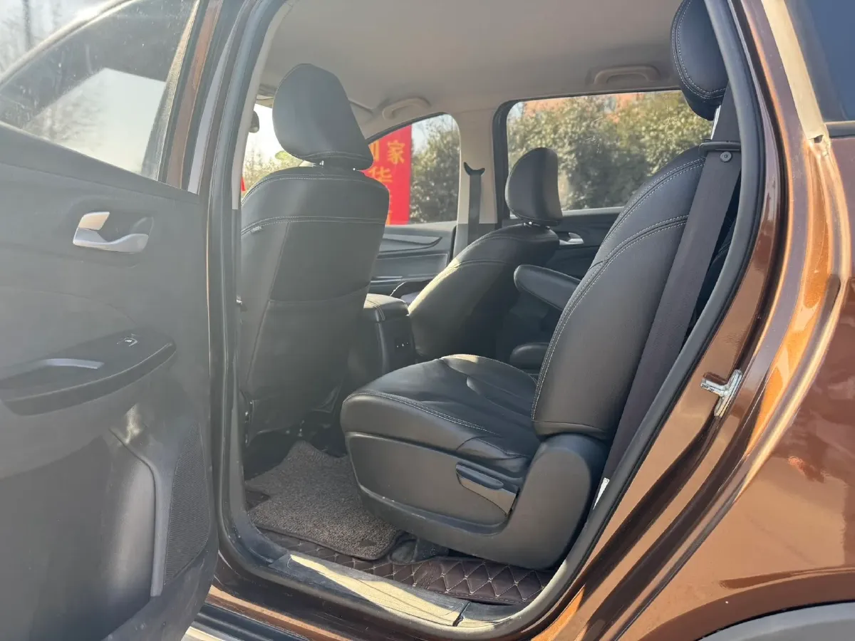 2019 BaoJun 730 1.5L 112HP L4 6MT,autocango,china used car exporter,china ev exporter,chinese used car exporter,chinese used ev exporter