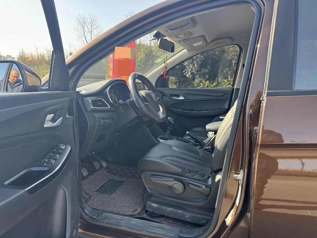 2019 BaoJun 730 1.5L 112HP L4 6MT,autocango,china used car exporter,china ev exporter,chinese used car exporter,chinese used ev exporter