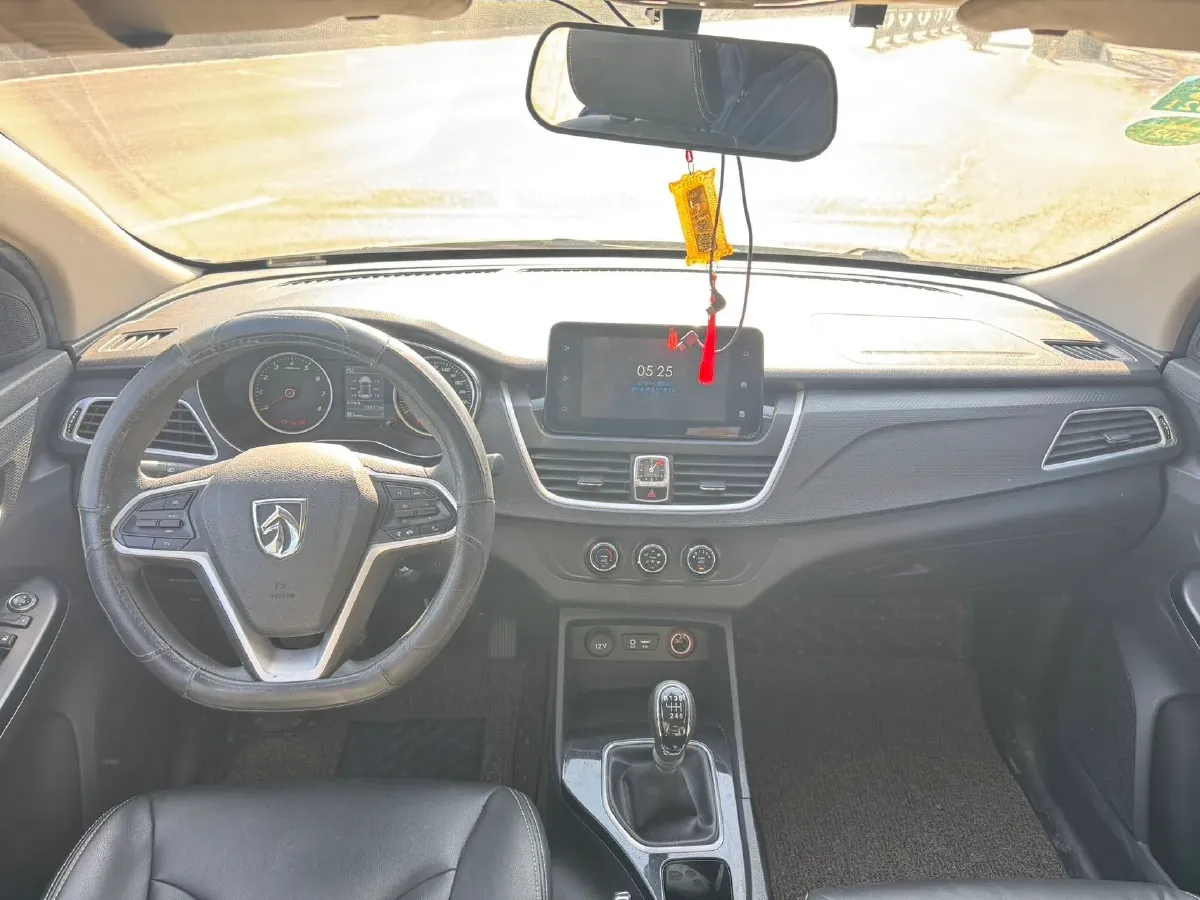2019 BaoJun 730 1.5L 112HP L4 6MT,autocango,china used car exporter,china ev exporter,chinese used car exporter,chinese used ev exporter