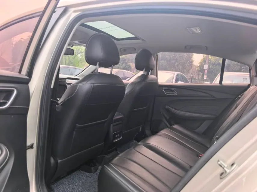 2020 Roewe i5 1.5L 120HP L4 CVT,autocango,china used car exporter,china ev exporter,chinese used car exporter,chinese used ev exporter