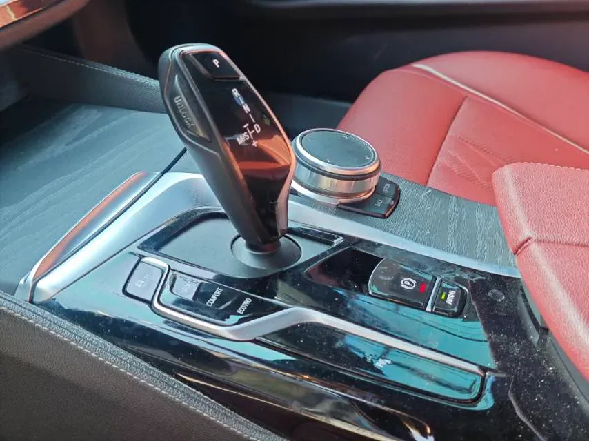 2021 BMW 5 Series 2.0T 252HP L4 8AT,autocango,china used car exporter,china ev exporter,chinese used car exporter,chinese used ev exporter