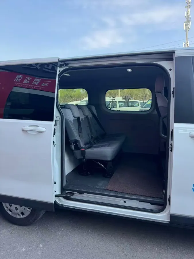 2023 MAXUS XinTu V70 2.0T 125HP L4 6MT,autocango,china used car exporter,china ev exporter,chinese used car exporter,chinese used ev exporter