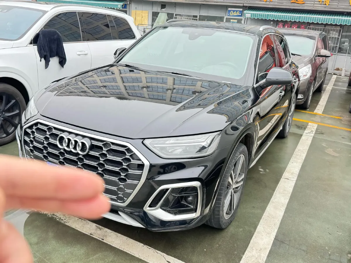 2022 Audi Q5L 2.0T 190HP L4 7DCT,autocango,china used car exporter,china ev exporter,chinese used car exporter,chinese used ev exporter
