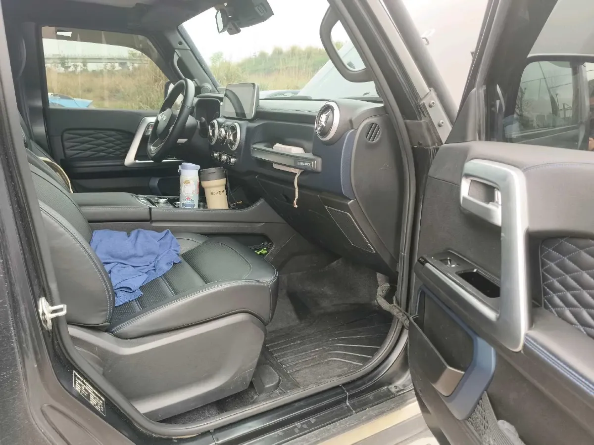 2021 Beijing BJ40 2.0T 163HP L4 8AT,autocango,china used car exporter,china ev exporter,chinese used car exporter,chinese used ev exporter