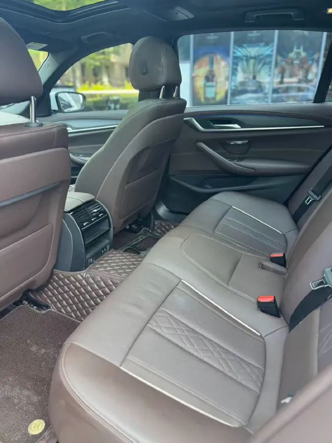 2021 BMW 5 Series 2.0T 252HP L4 8AT,autocango,china used car exporter,china ev exporter,chinese used car exporter,chinese used ev exporter