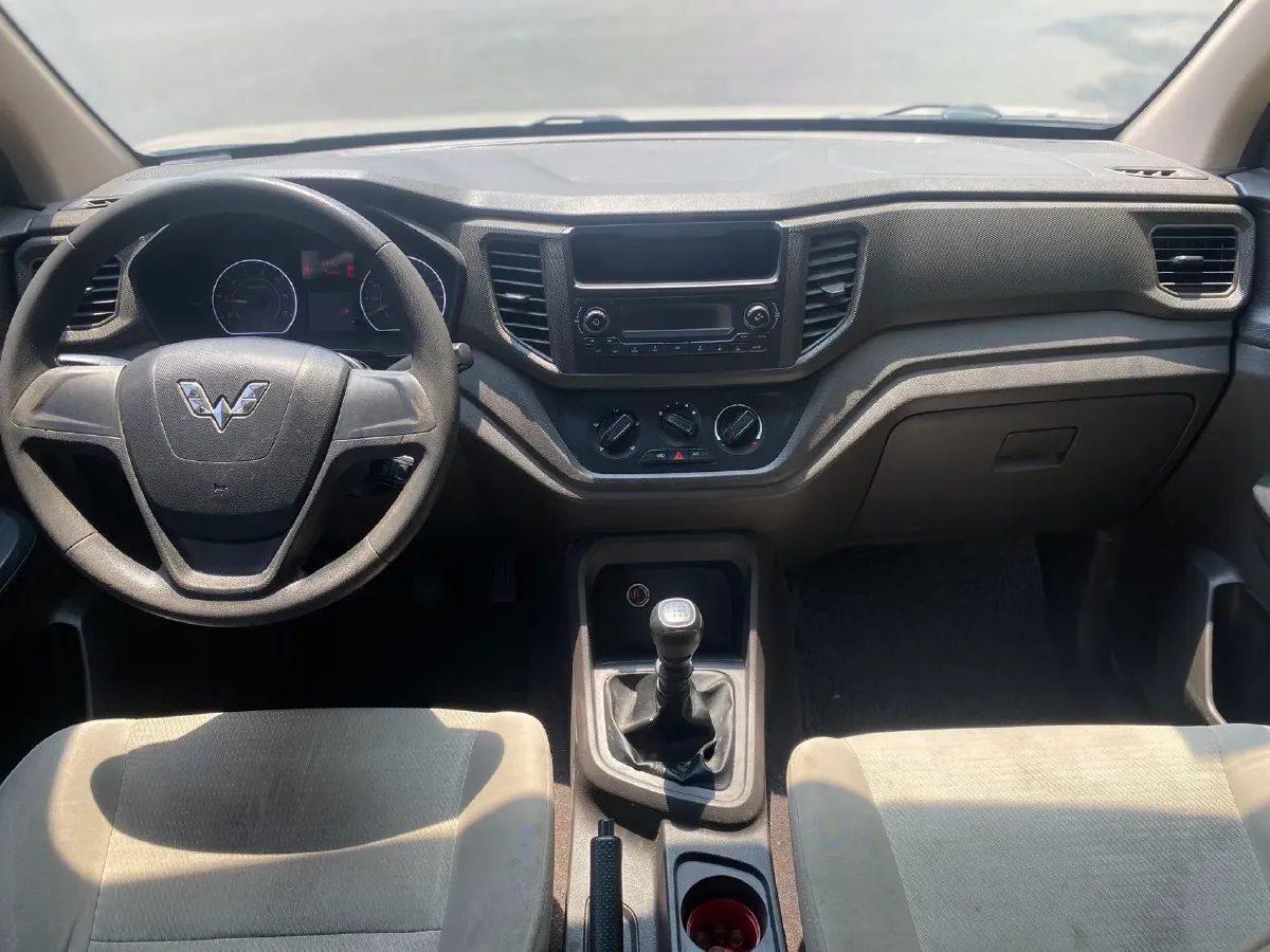 2019 WuLing HongGuang V 1.5L 99HP L4 6MT,autocango,china used car exporter,china ev exporter,chinese used car exporter,chinese used ev exporter