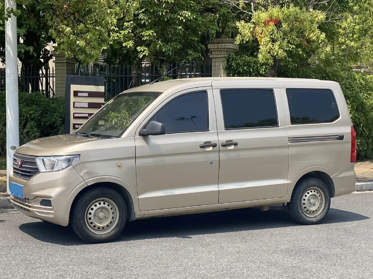 2019 WuLing HongGuang V 1.5L 99HP L4 6MT,autocango,china used car exporter,china ev exporter,chinese used car exporter,chinese used ev exporter