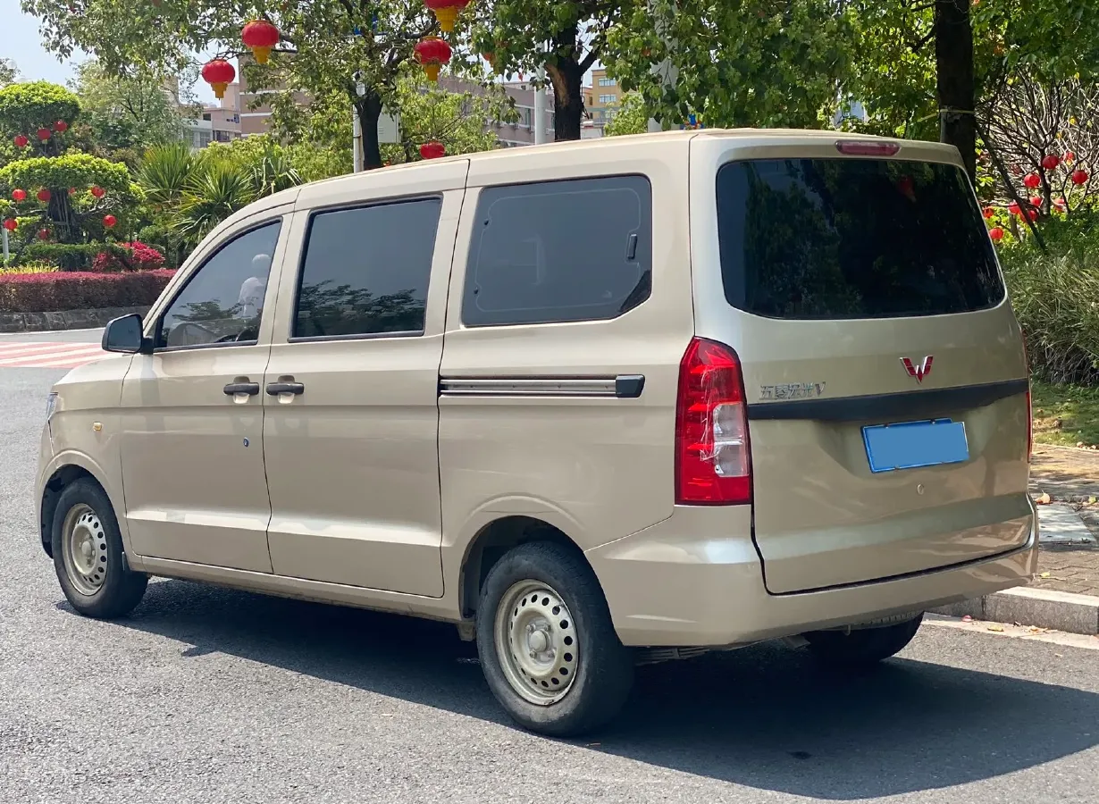 2019 WuLing HongGuang V 1.5L 99HP L4 6MT,autocango,china used car exporter,china ev exporter,chinese used car exporter,chinese used ev exporter