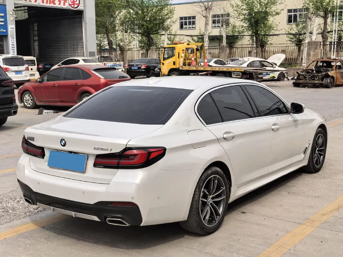 2022 BMW 5 Series 2.0T 184HP L4 8AT,autocango,china used car exporter,china ev exporter,chinese used car exporter,chinese used ev exporter