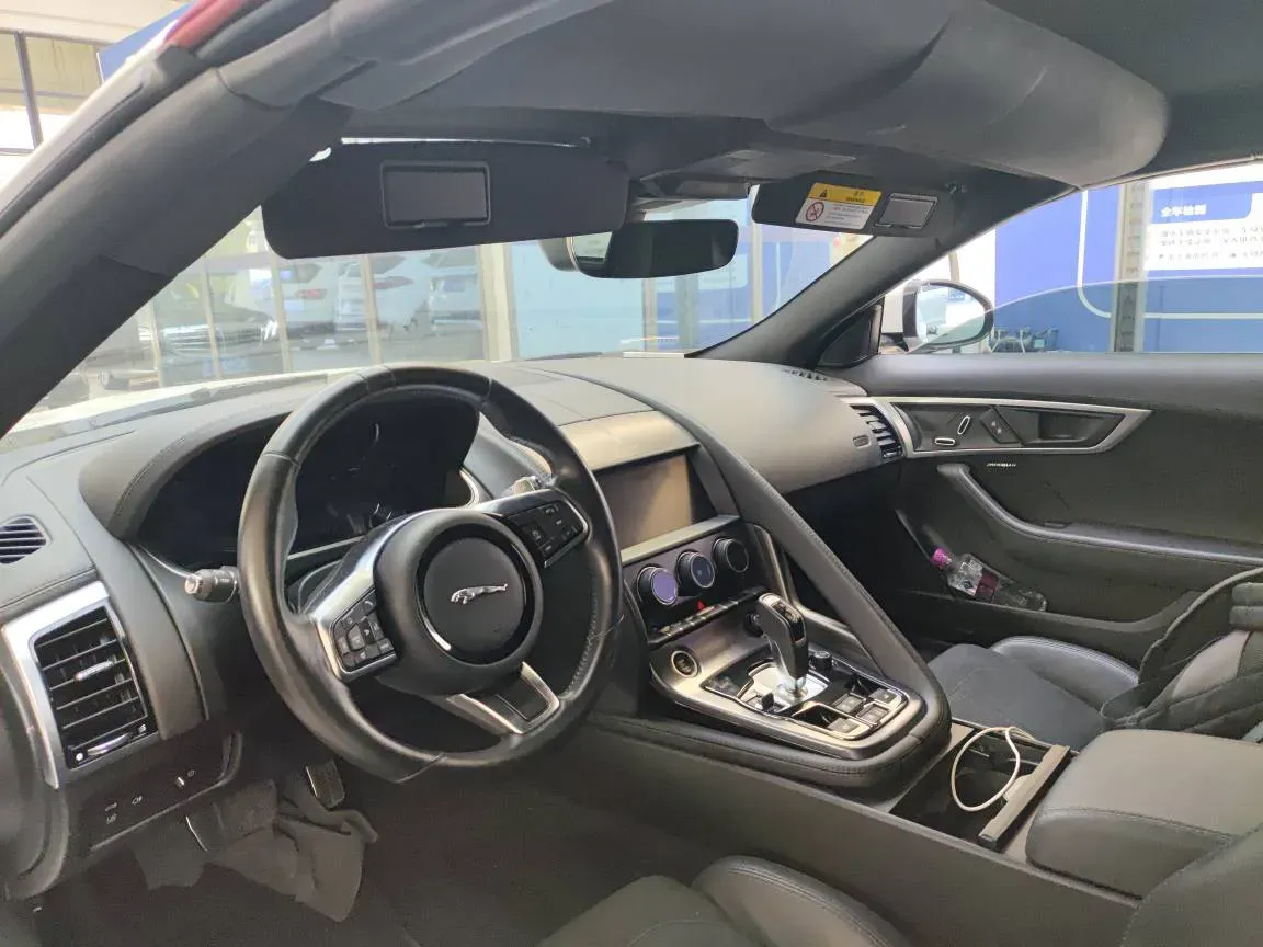 2021 Jaguar F-TYPE 2.0T 300HP L4 8AT,autocango,china used car exporter,china ev exporter,chinese used car exporter,chinese used ev exporter