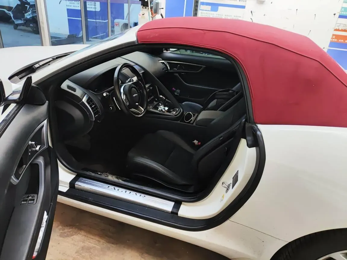 2021 Jaguar F-TYPE 2.0T 300HP L4 8AT,autocango,china used car exporter,china ev exporter,chinese used car exporter,chinese used ev exporter