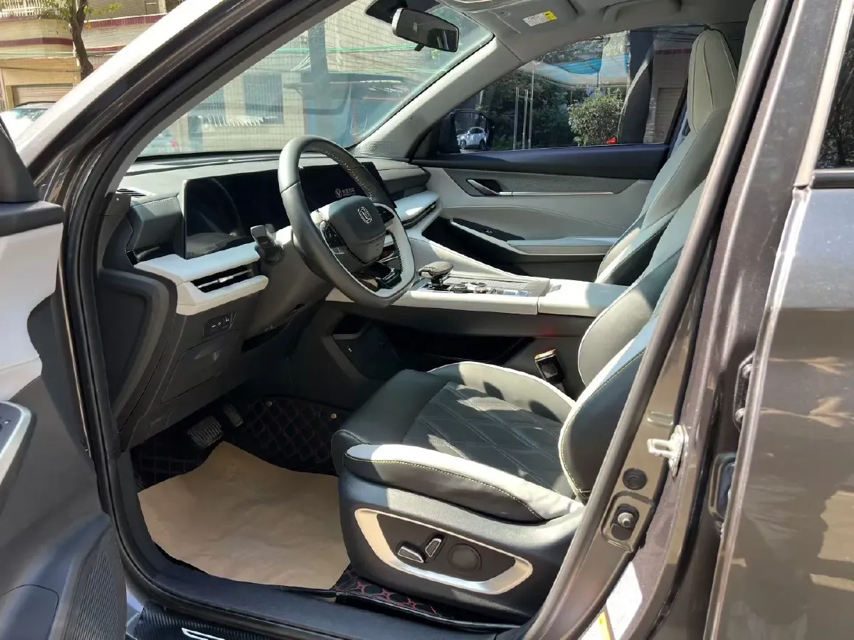 2023 ChangAn CS75 Plus 1.5T 188HP L4 8AT,autocango,china used car exporter,china ev exporter,chinese used car exporter,chinese used ev exporter