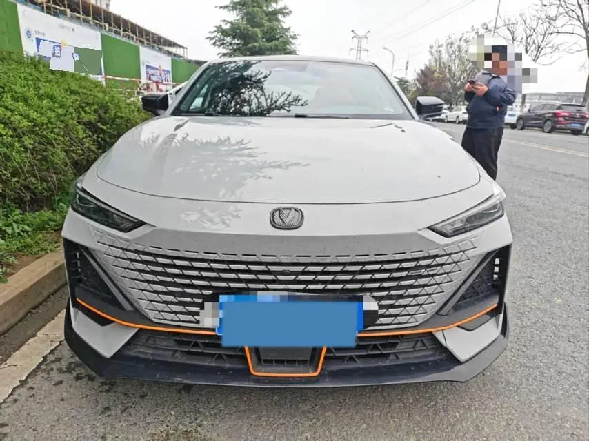 2023 ChangAn UNI-V 1.5T 188HP L4 7DCT,autocango,china used car exporter,china ev exporter,chinese used car exporter,chinese used ev exporter