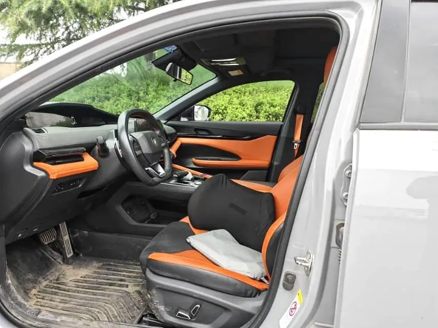 2023 ChangAn UNI-V 1.5T 188HP L4 7DCT,autocango,china used car exporter,china ev exporter,chinese used car exporter,chinese used ev exporter