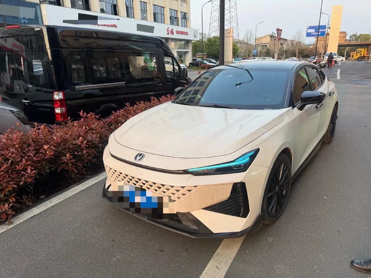 2025 ChangAn UNI-V 1.5T 192HP L4 7DCT,autocango,china used car exporter,china ev exporter,chinese used car exporter,chinese used ev exporter