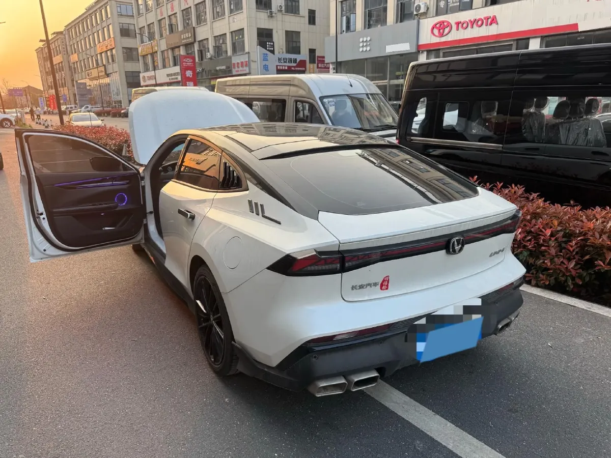 2025 ChangAn UNI-V 1.5T 192HP L4 7DCT,autocango,china used car exporter,china ev exporter,chinese used car exporter,chinese used ev exporter