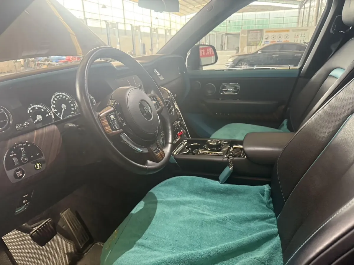 2018 Rolls-Royce Cullinan 6.7T 571HP V12 8AT,autocango,china used car exporter,china ev exporter,chinese used car exporter,chinese used ev exporter