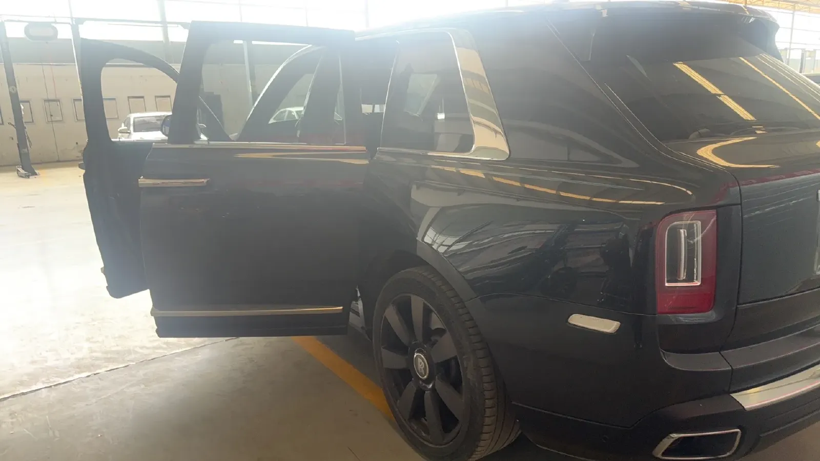 2018 Rolls-Royce Cullinan 6.7T 571HP V12 8AT,autocango,china used car exporter,china ev exporter,chinese used car exporter,chinese used ev exporter