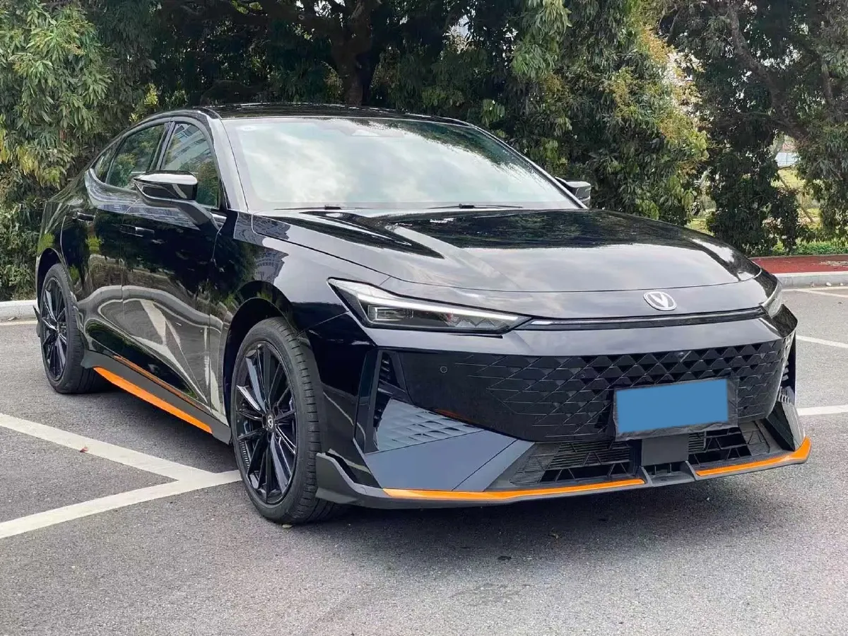 2024 ChangAn UNI-V 1.5T 188HP L4 7DCT,autocango,china used car exporter,china ev exporter,chinese used car exporter,chinese used ev exporter