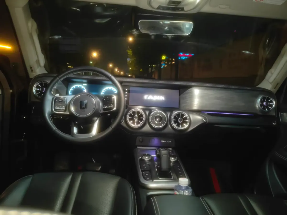 2021 Tank 300 2.0T 227HP L4 8AT,autocango,china used car exporter,china ev exporter,chinese used car exporter,chinese used ev exporter