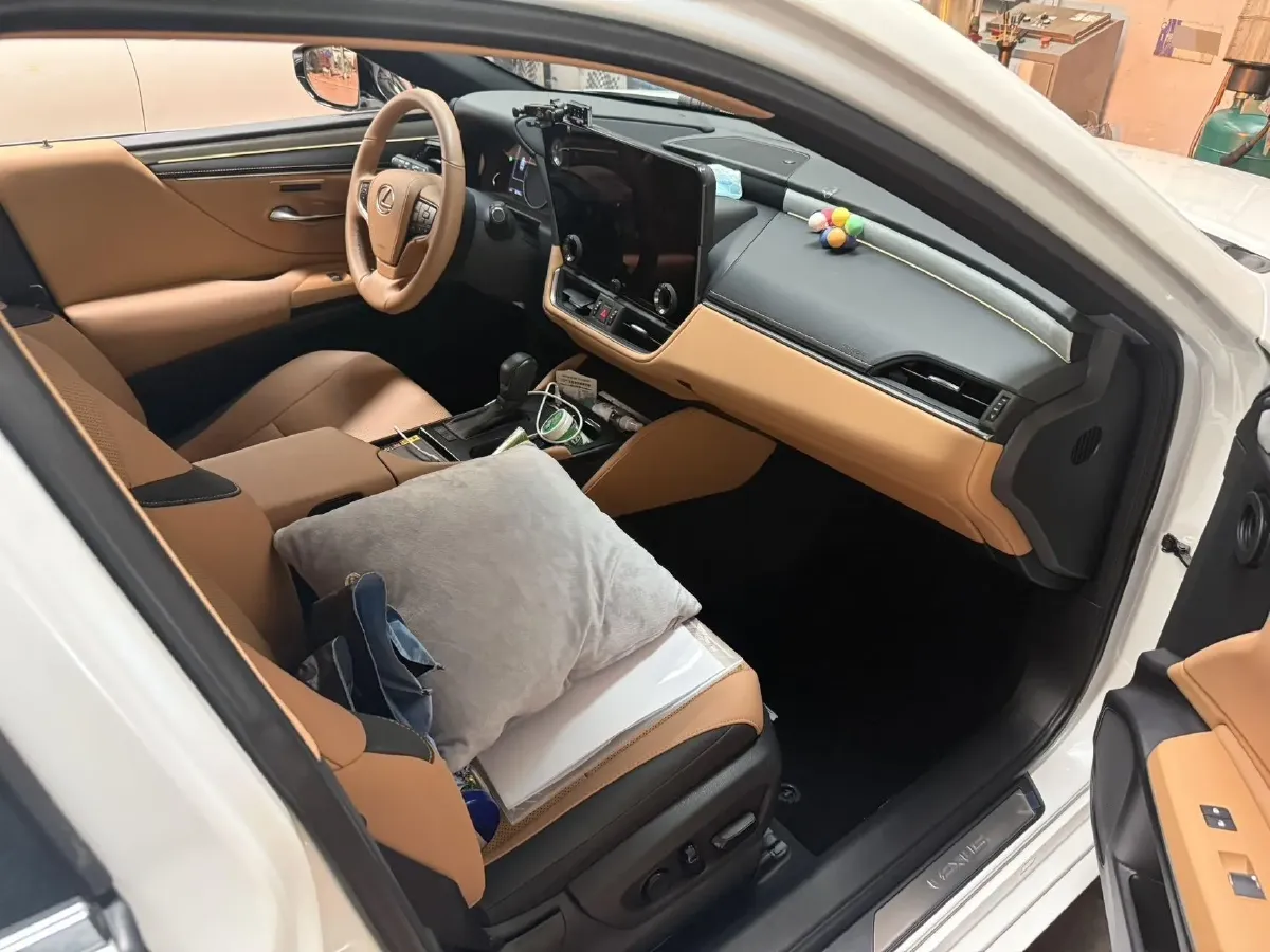 2025 Lexus ES 2.0L 173HP L4 CVT,autocango,china used car exporter,china ev exporter,chinese used car exporter,chinese used ev exporter