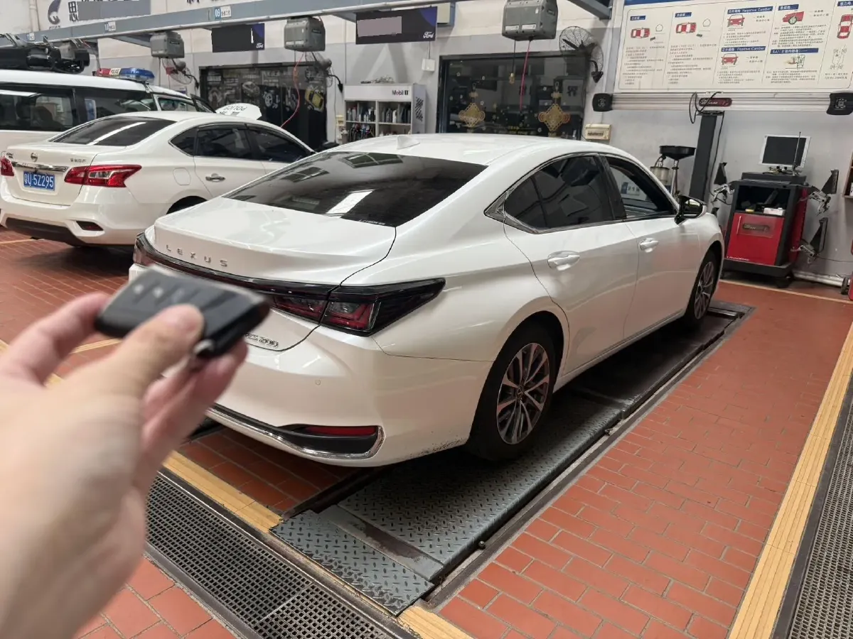 2025 Lexus ES 2.0L 173HP L4 CVT,autocango,china used car exporter,china ev exporter,chinese used car exporter,chinese used ev exporter