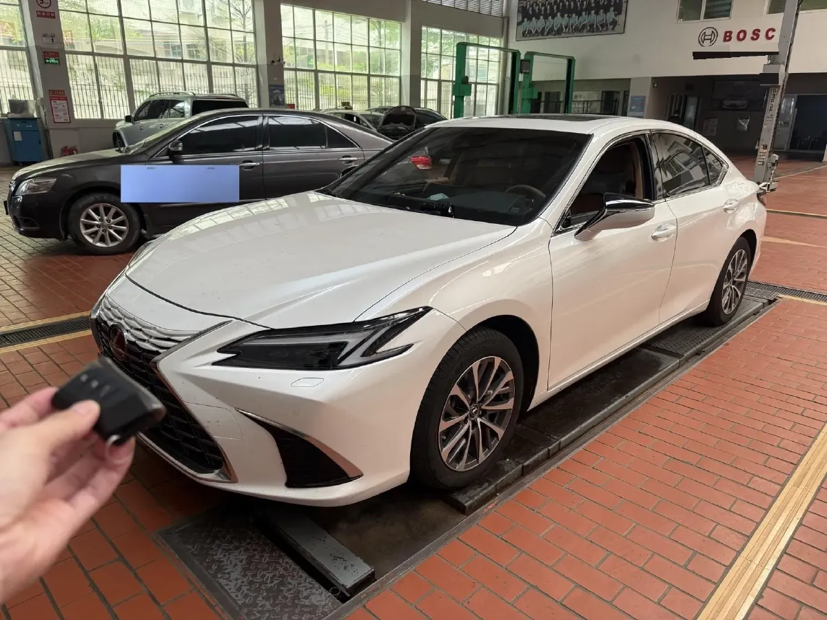 2025 Lexus ES 2.0L 173HP L4 CVT,autocango,china used car exporter,china ev exporter,chinese used car exporter,chinese used ev exporter